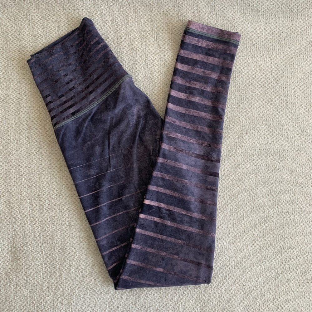 Niyama sol Slate Granite striped barefoot leggings